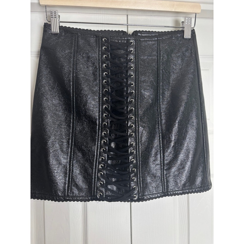 Forever 21 Faux Leather Lace Up Mini Skirt Black Glossy Scallop Trim Small NEW